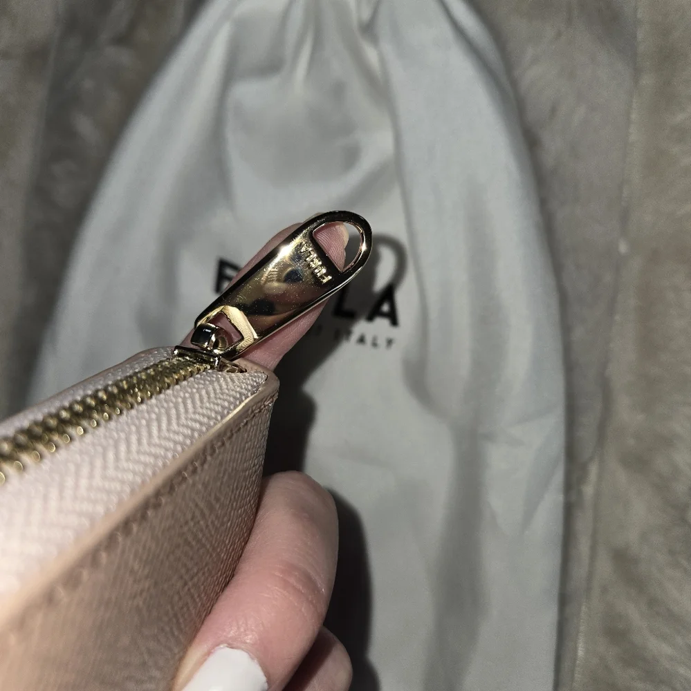 NWOT FURLA SMALL ZIP AROUND WALLET 💕 - Picture 3 of 8